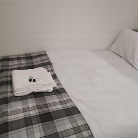 Ella'S Place Hotel ลูตัน ภายนอก รูปภาพ