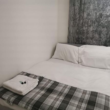 Ella'S Place Hotel ลูตัน ภายนอก รูปภาพ