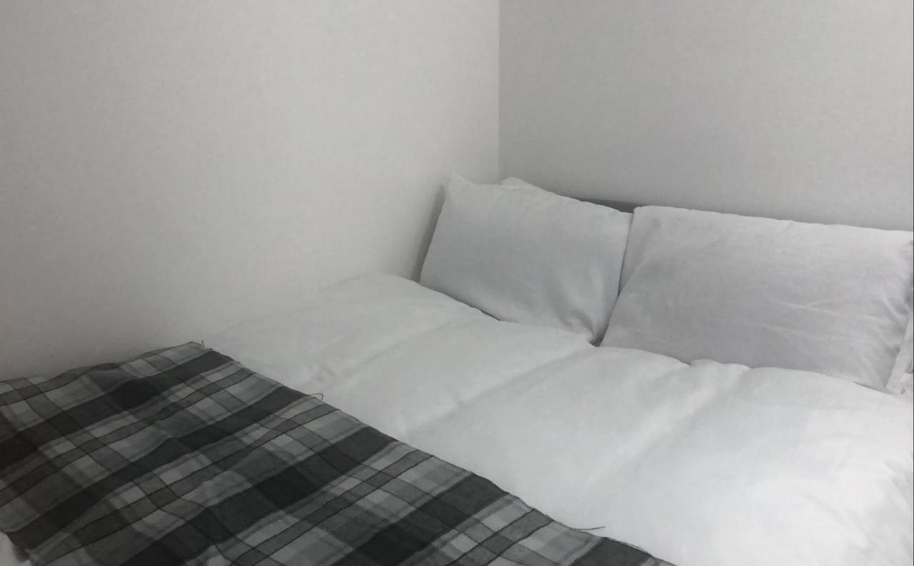 Ella'S Place Hotel ลูตัน ภายนอก รูปภาพ