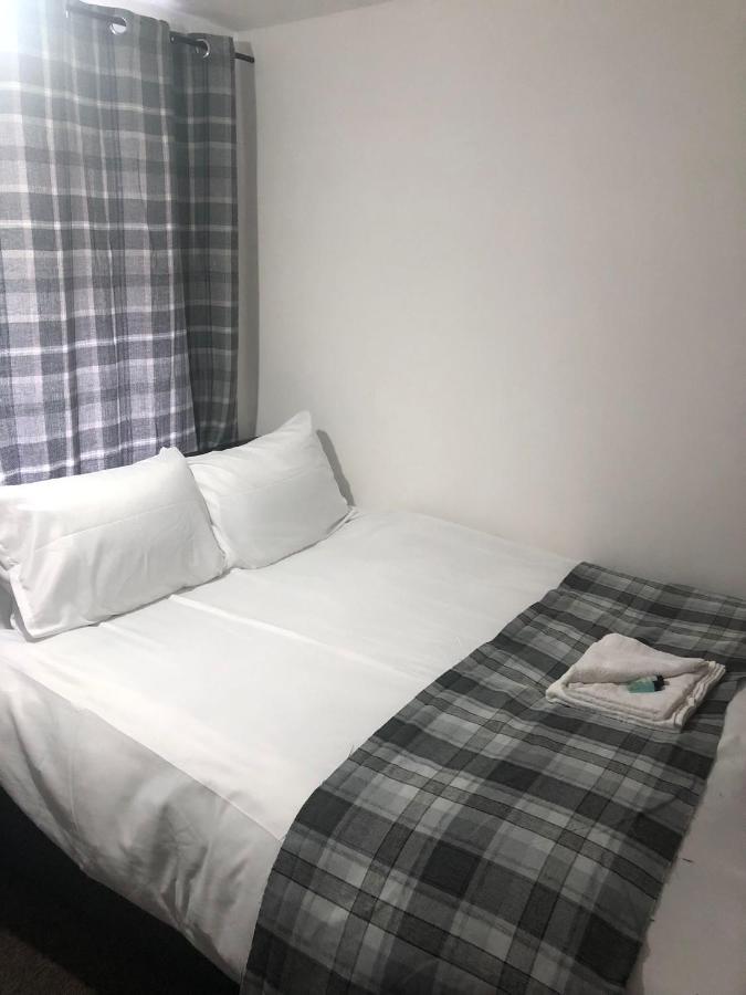 Ella'S Place Hotel ลูตัน ภายนอก รูปภาพ