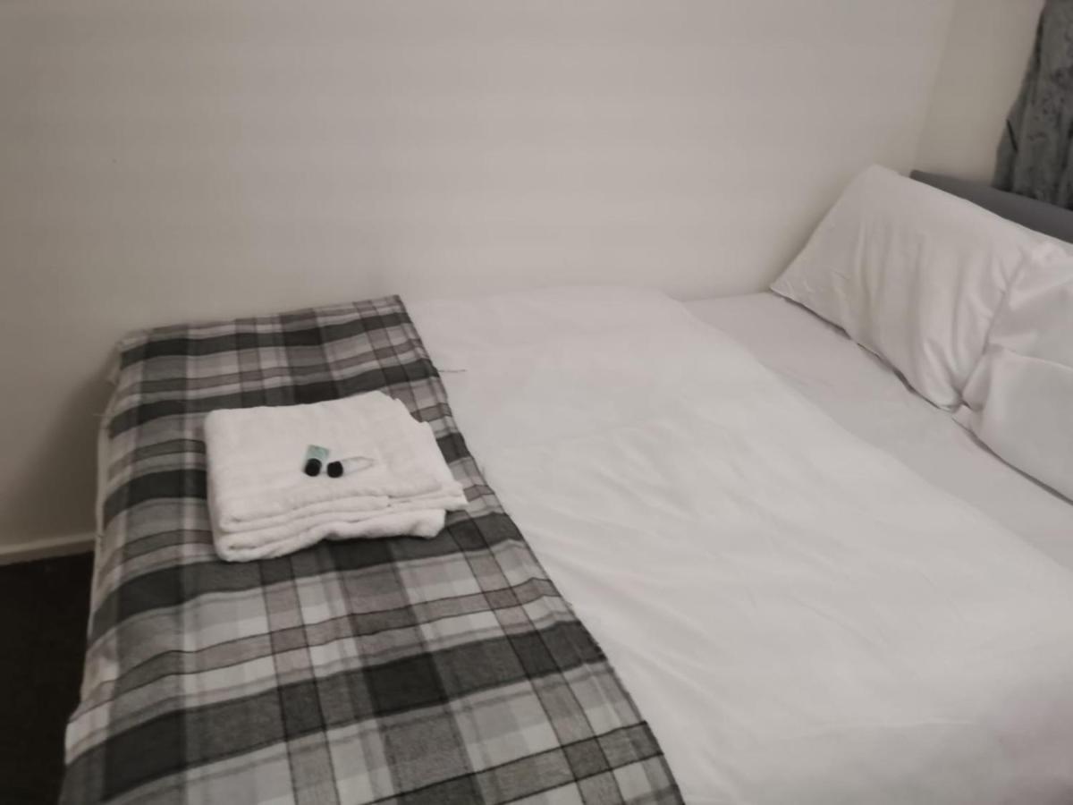 Ella'S Place Hotel ลูตัน ภายนอก รูปภาพ