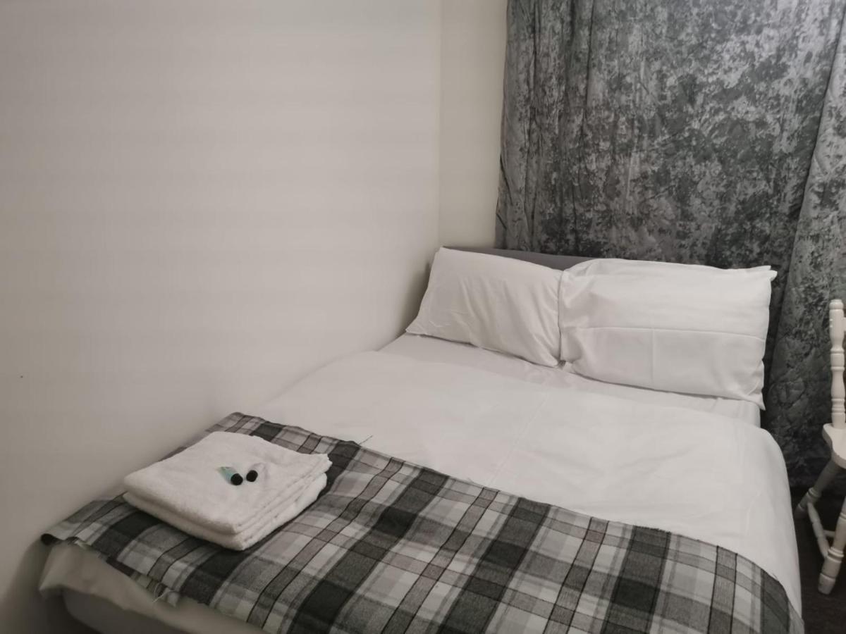 Ella'S Place Hotel ลูตัน ภายนอก รูปภาพ