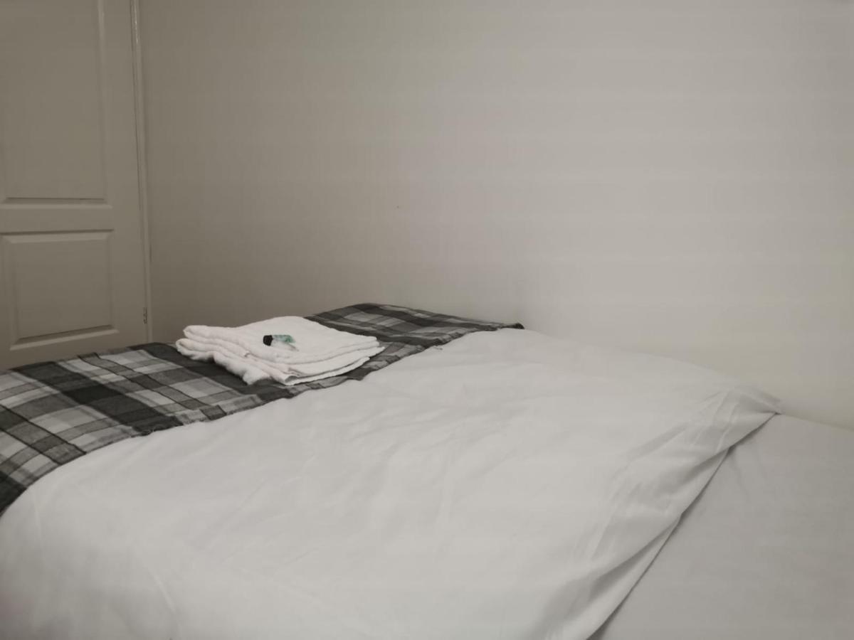 Ella'S Place Hotel ลูตัน ภายนอก รูปภาพ