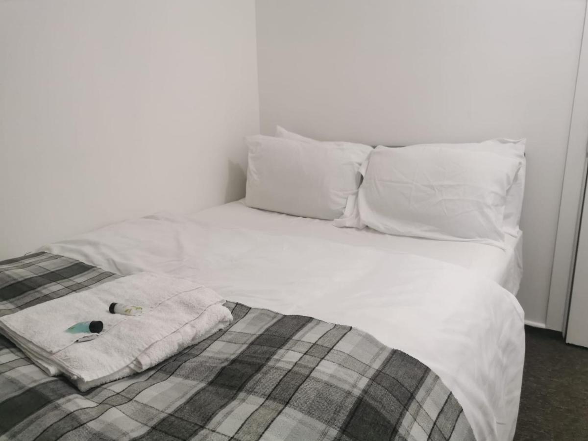 Ella'S Place Hotel ลูตัน ภายนอก รูปภาพ